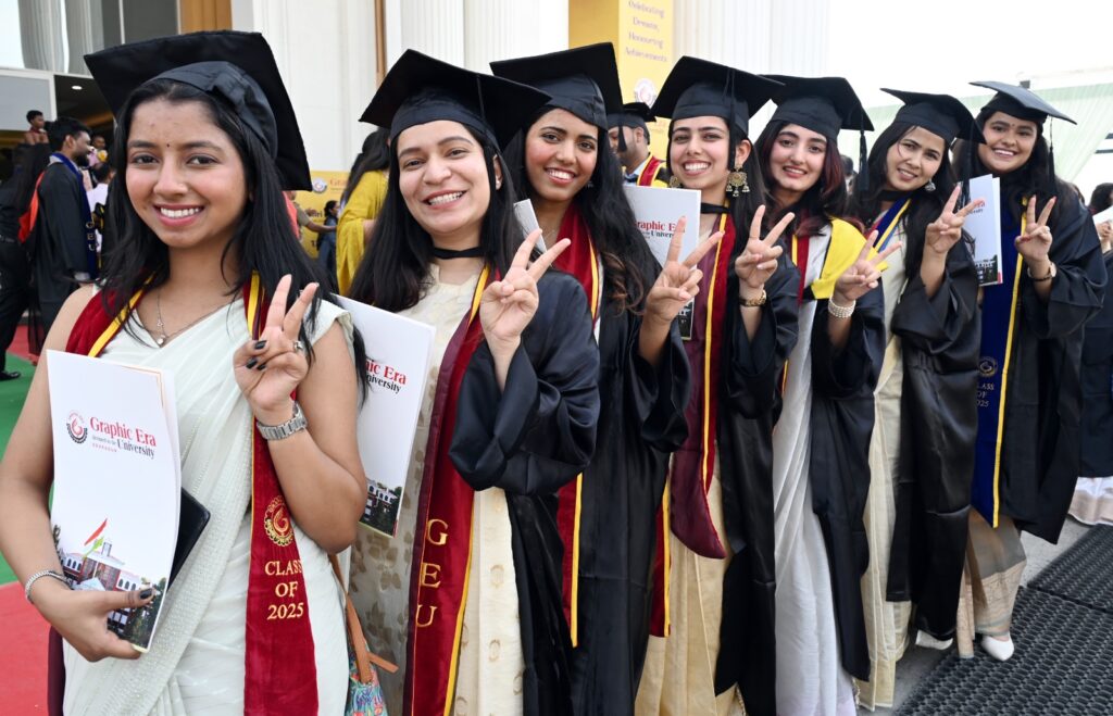 Graphic Era 13th Convocation, Prahlad Joshi Dehradun, Dr Kamal Ghanshala, Graphic Era Placement Package, Graphic Era University Ranking, Dehradun News Hindi, ग्राफिक एरा दीक्षांत समारोह