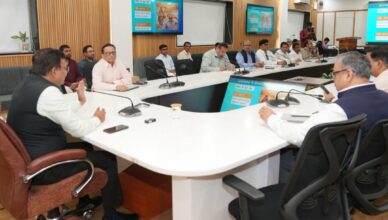 Dehradun News, Uttarakhand Heatwave Guidelines 2026, Water Bell in Schools, Chief Secretary Anand Vardhan, Heatwave Action Plan Uttarakhand, Drinking Water Crisis, Uttarakhand School Timing Change, स्वास्थ्य विभाग उत्तराखंड, जल संकट देहरादून